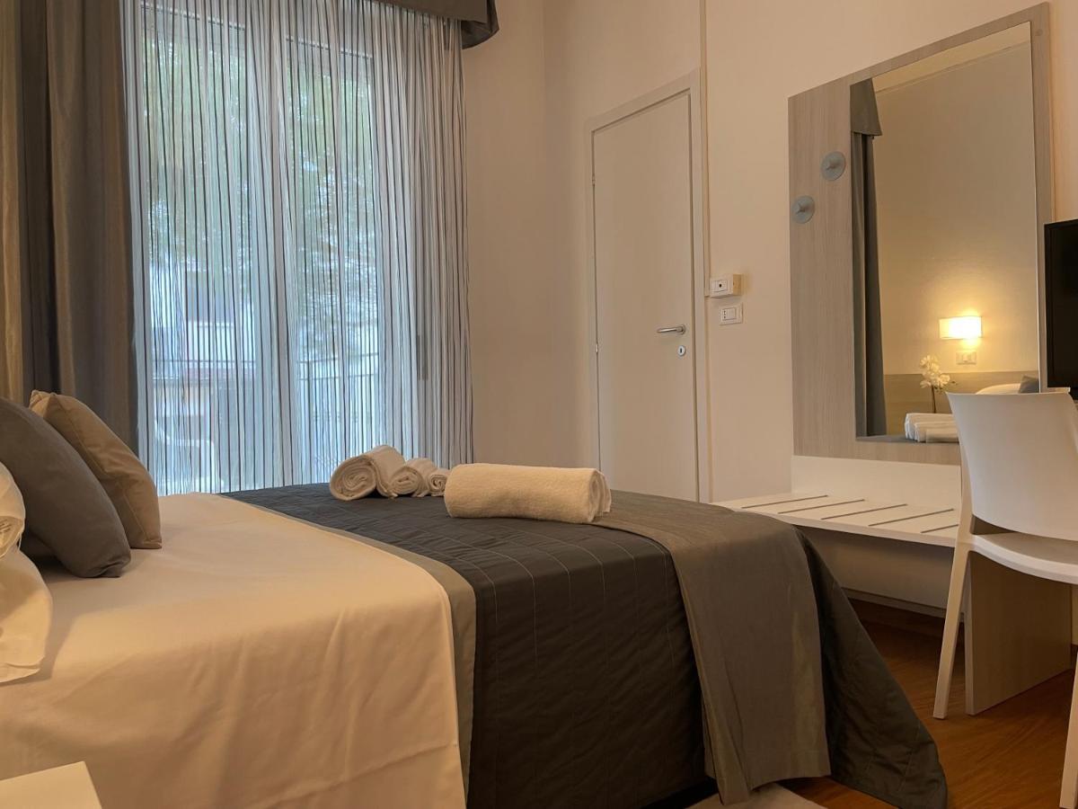 Hotel Augustus Milano Marittima Ngoại thất bức ảnh